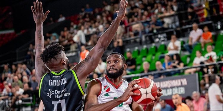 P. Karşıyaka, iç sahada 13 galibiyet aldı