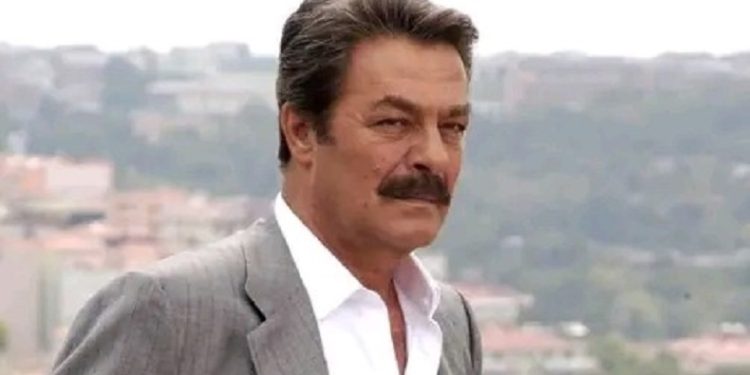 Usta oyuncu Kadir İnanır tekrar hastaneye kaldırıldı