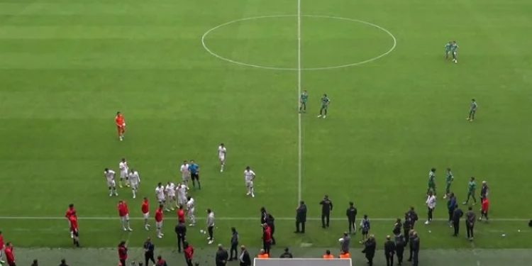 Bursaspor, ACN Vanspor FK maçı yarıda kaldı
