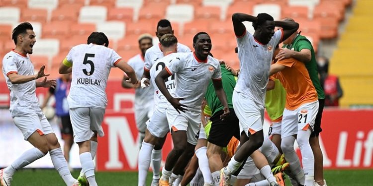 Adanaspor Lig’in son haftasında lige tutundu