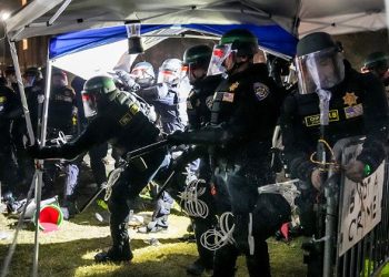 50 profesör gözaltına alındı