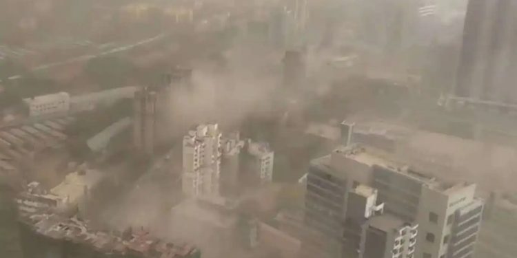 Hindistan’ı fırtına vurdu: 8 ölü, 59 yaralı