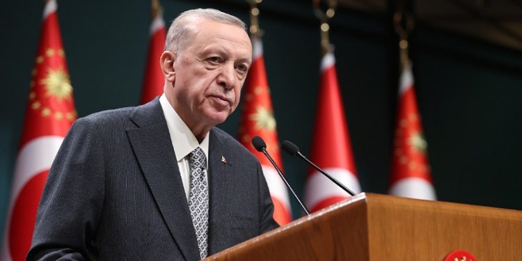 Erdoğan: “Reisi ve heyetinden bir an önce iyi haberler almayı umuyorum”