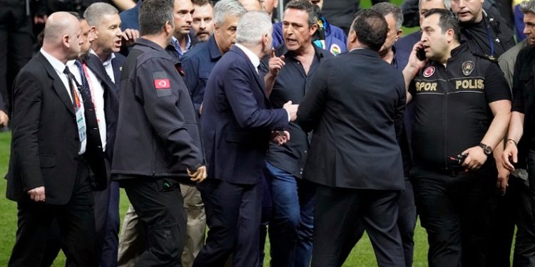 Galatasaray – Fenerbahçe maçının ardından ortalık karıştı