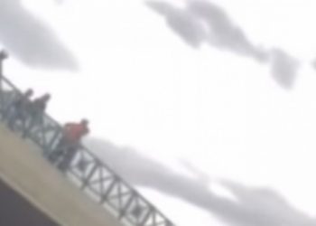 Bursa’da bir kişi köprüden atlamaya çalıştı