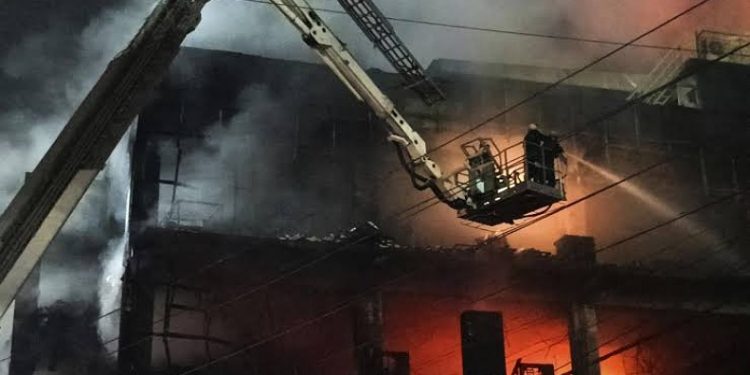 Hindistan’da eğlence merkezinde yangın: 27 ölü