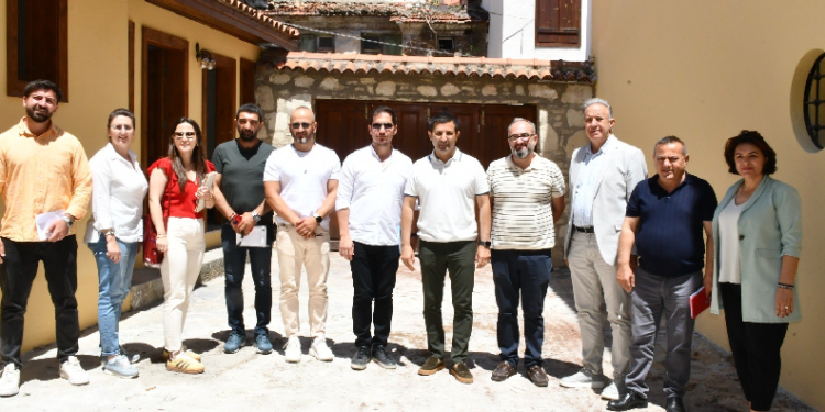 Başkan Günel, tarihi evleri ziyaret etti