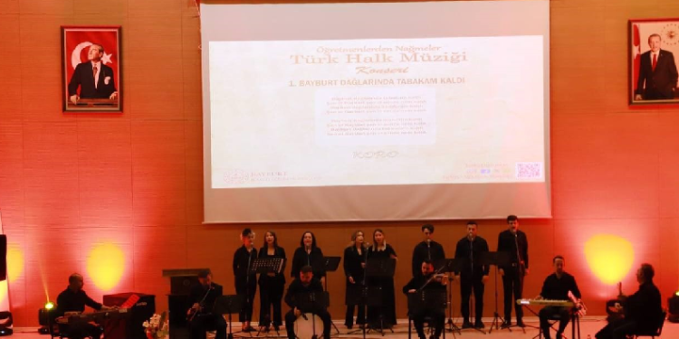 Müzik öğretmenlerinden Türk Halk Müziği konseri