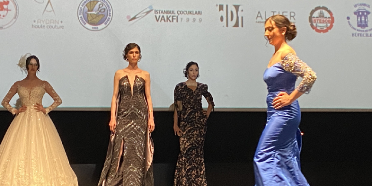 “İğne İle İpliğin Dansı” defilesi