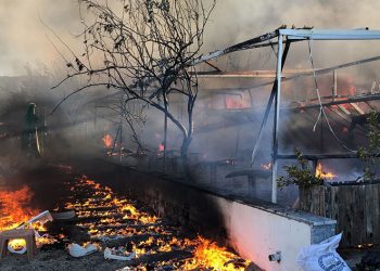 Turistik otel sabah saatlerinde alevlere teslim oldu