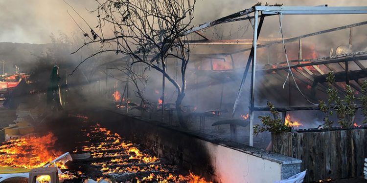 Turistik otel sabah saatlerinde alevlere teslim oldu