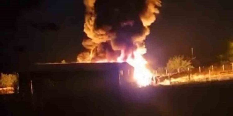 Bursa’da boya fabrikasında yangın