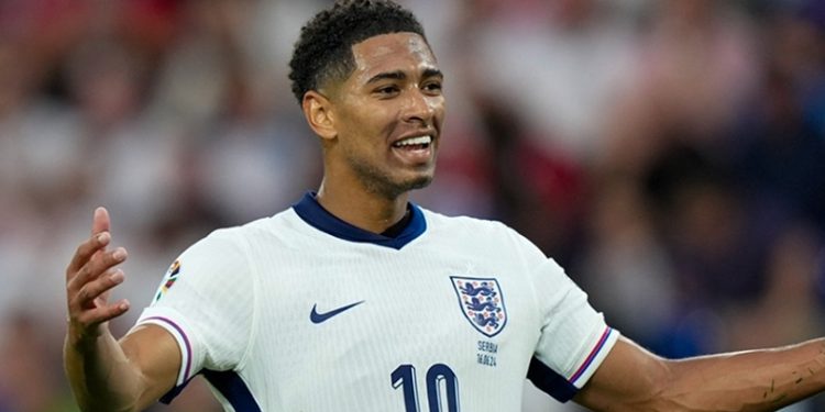 İngiltere galibiyetle başladı