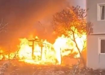 Tüpler bomba gibi patladı, ev alevlere teslim oldu