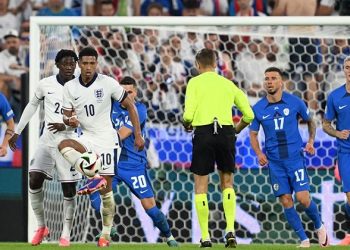 İngiltere lider olarak bitirdi