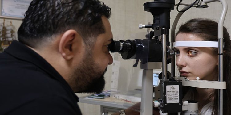 Yanlış gözlük seçimi hastalığı hızlandırabilir