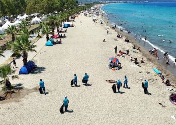 Kuşadası’nda 5 günde 1645 ton çöp toplandı