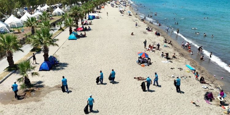 Kuşadası’nda 5 günde 1645 ton çöp toplandı