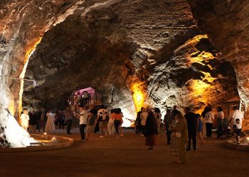 Tuz mağaralarında bayram yoğunluğu