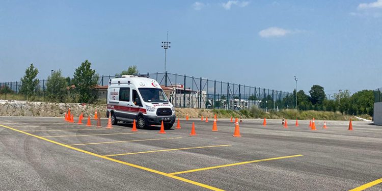 Ambulans sürüş güvenliği eğitimi