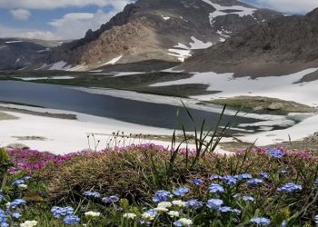 Munzur Dağı’nda yaz ve kış bir arada yaşanıyor