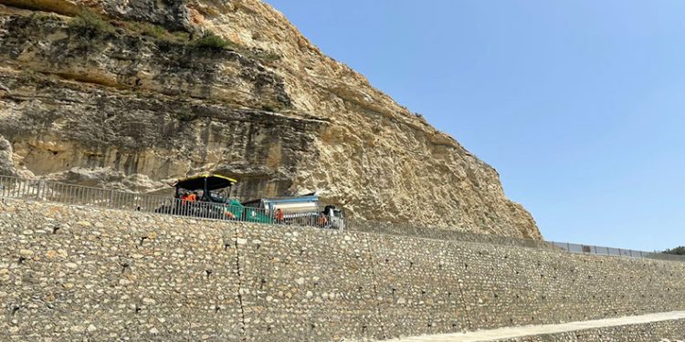 Heyelan riski olan yolda çalışma yapıldı