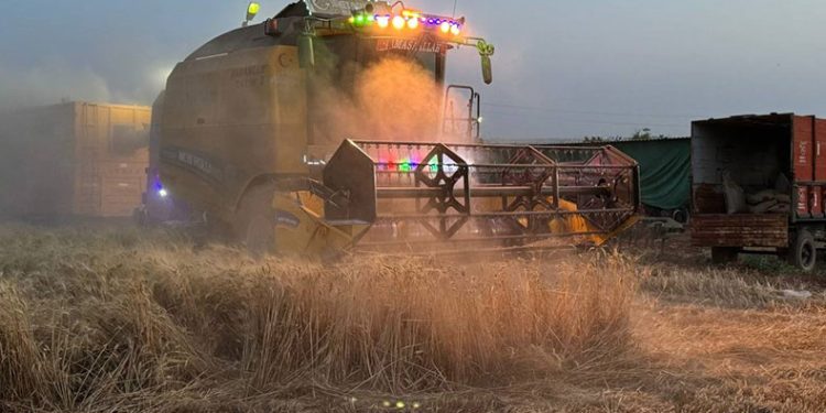 Kilis’te çiftçilerin zorlu mesaisi başladı