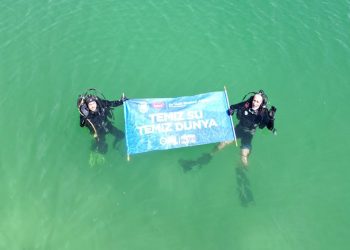 Balık adamlar temiz çevre için dalış yaptı