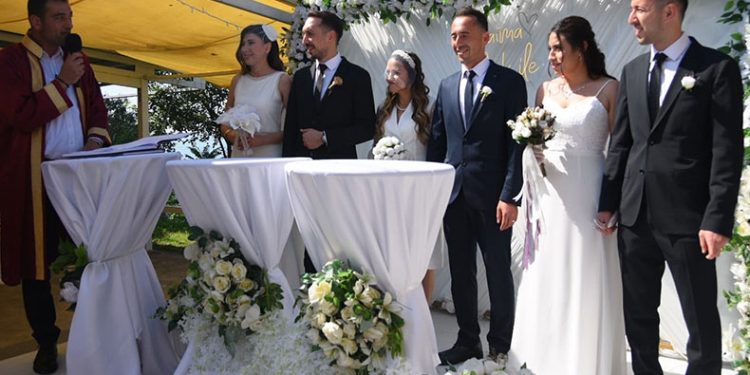 3 erkek kardeş, aynı gün evlendi