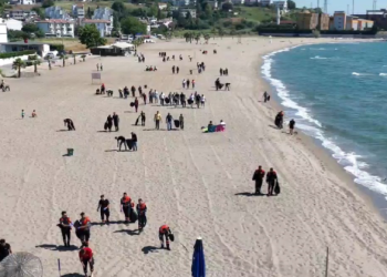 Bir saatte 200 torba çöp çıktı