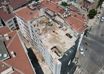 Yıldırım’da riskli binalar yıkılıyor
