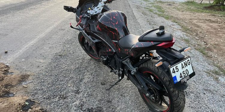 Denizli’de motosiklet şarampole devrildi; 2 yaralı