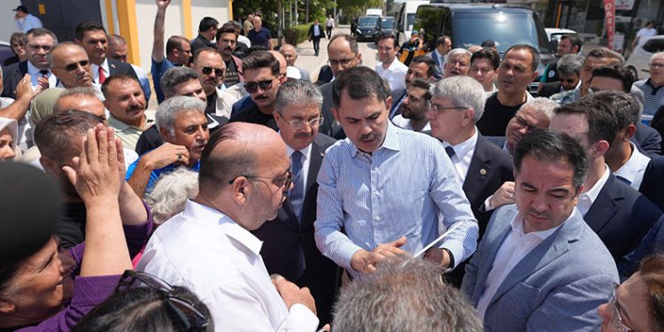 Bakan Kurum’dan depremzedelere ziyaret