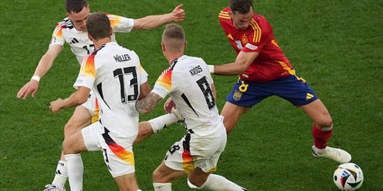 Ev sahibi dışarıda kaldı