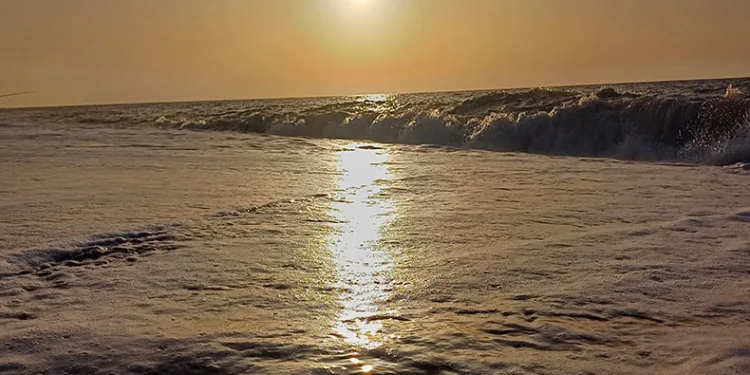 Akçakoca’da gün batımı görenleri hayran bırakıyor