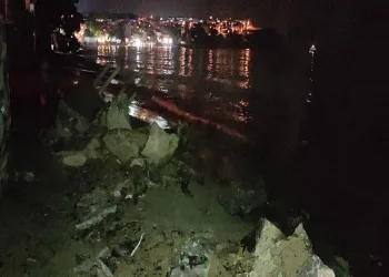 Şiddetli yağışta istinat duvarı çöktü