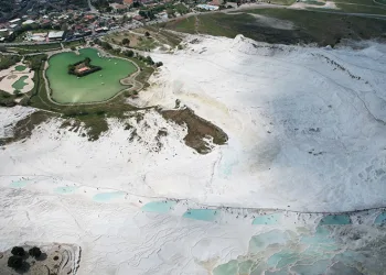 Pamukkale’de termal su debisi 30 yılda 3’te 2 azaldı