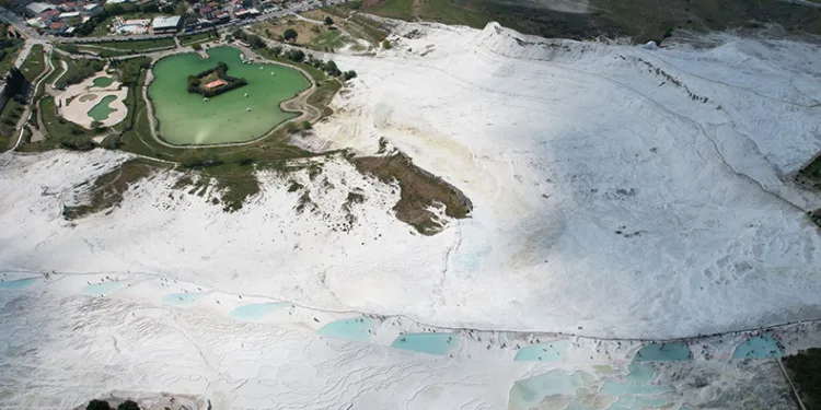 Pamukkale’de termal su debisi 30 yılda 3’te 2 azaldı