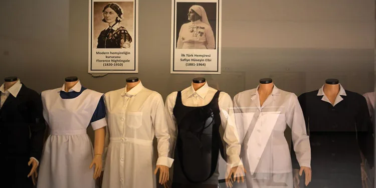 Hemşirelik mesleğinin köklerini tanıtan tarihi koleksiyon