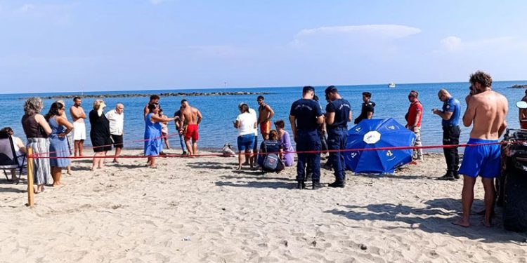 Denizde boğuldu, dakikalarca kalp masajı yapıldı ama kurtarılmadı