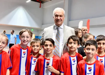 Genç sporcular sertifikalarını başkan Erdem’den aldılar