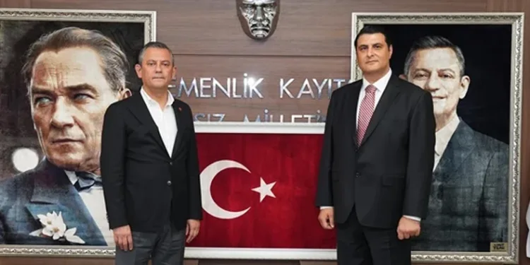 Özgür Özel’den övgü dolu sözler