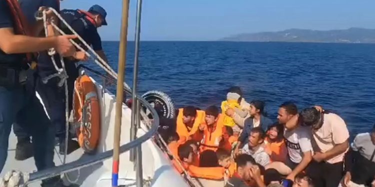 Ayvacık açıklarında 96 kaçak göçmen yakalandı