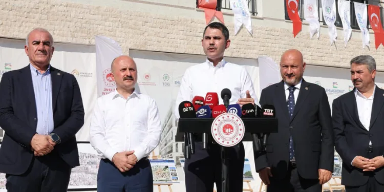 “100 bin konut teslim edildi”