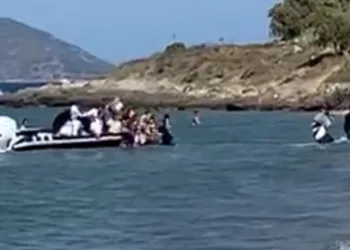 Turistlerin gözü önünde mültecilerin kaçışı herkesi şok etti