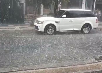 Bahçelievler’de dolu etkili oldu