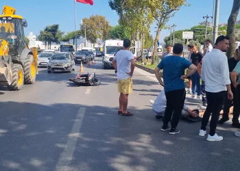 Bursa’da motosiklet ile otomobil çarpıştı: 2 yaralı