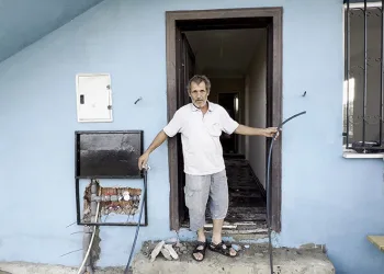 Evin içine hortum sokup çeşmeyi açık bıraktılar