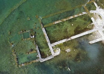 İznik Gölü’ndeki bazilika, kuralıktan dolayı gün yüzüne çıktı