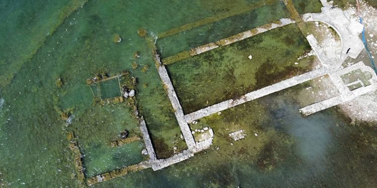 İznik Gölü’ndeki bazilika, kuralıktan dolayı gün yüzüne çıktı